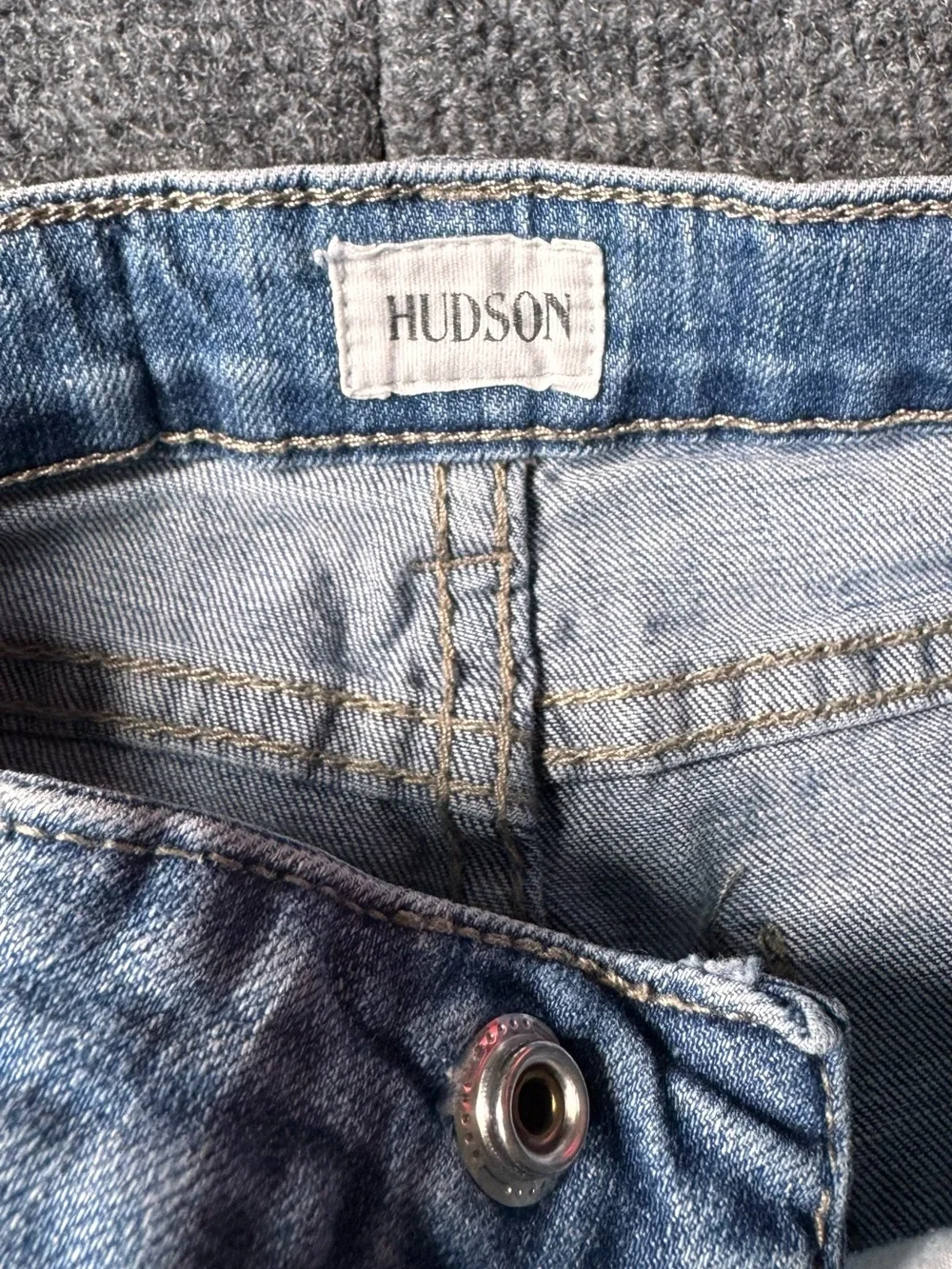 Hudson Kids Denim Cutoff Shorts Size 5 Medium Wash Raw Hem Premium Designer - Picture 6 of 7